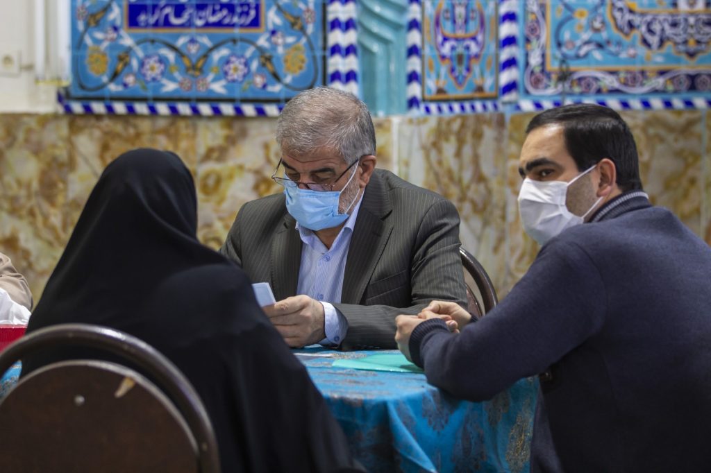 دیدار مردمی دکتر جوکار در مسجد موسی بی جعفر منطقه آزادشهر