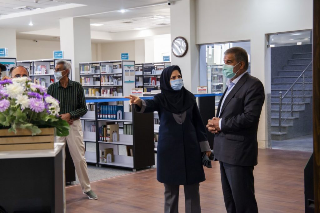 بازدید دکتر جوکار از کتابخانه مرکزی یزد